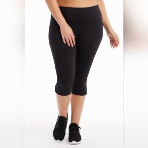 Marika Capri Leggings